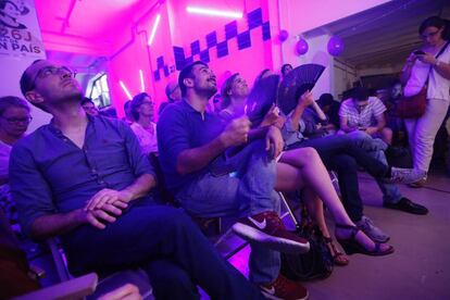 Ambiente en la sede de Podemos, durante el debate a cuatro.