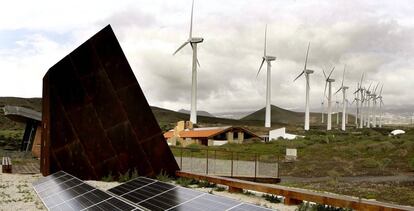 Paneles de energía solar en Santa Cruz de Tenerife, en Canarias.