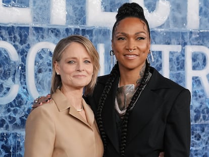 Jodie Foster y Kali Reis, protagonistas de 'True Detective. Noche polar' en el estreno de la serie en Los Ángeles.