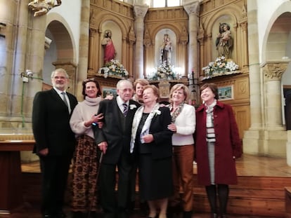 Los padres de Josefina, en el centro de la imagen.