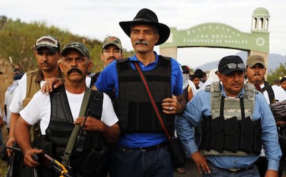 José Manuel Mireles (center), leader of the self-defense forces in Michoacán, seen last week in Churumuco.