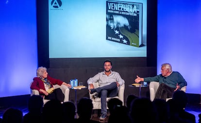 De izquierda a derecha, Soledad Gallego-Díaz, el periodista José Natanson y el expresidente Felipe González en la presentación del libro 'Venezuela: Ensayo sobre la descomposición'.