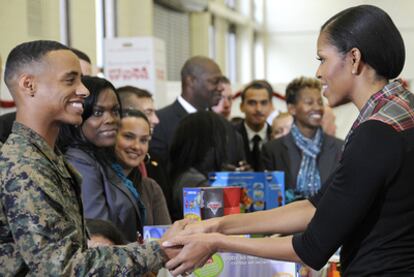 Michelle Obama durante su charla con el marine Aaron Leeks.