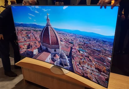 Un televisor QLED de Samsung, en la presentaci&oacute;n de la nueva gama de la marca surcoreana celebrada  la pasada semana en Par&iacute;s 