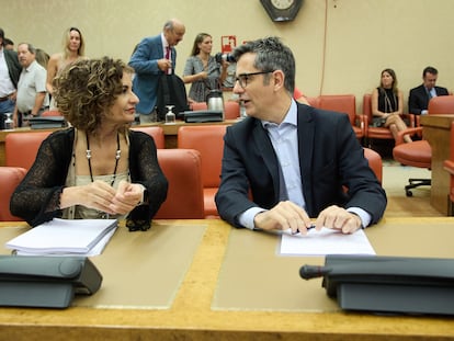 La ministra de Hacienda, María Jesús Montero, y el ministro de la Presidencia, Félix Bolaños, el 26 de julio en el Congreso de los Diputados.