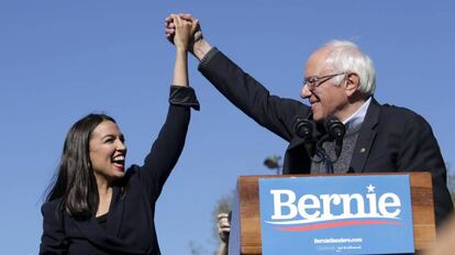 El senador Bernie Sanders con la congresista Alexandria Ocasio-Córtez