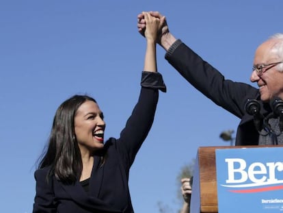 El senador Bernie Sanders con la congresista Alexandria Ocasio-Córtez