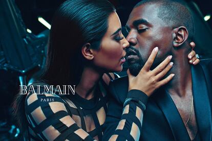 Como representantes de su colección masculina, Balmain también apuesta por la pareja más mediática y controvertida. Kim y Kanye se convierten por primera vez en imagen de una firma bajo el objetivo de Mario Sorrenti.
