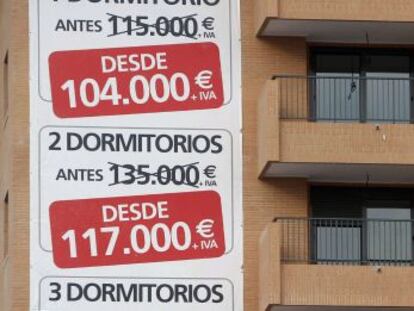 Un edificio con viviendas en venta. 