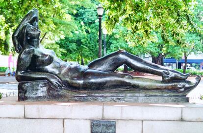 'Depois do banho', escultura exposta permanentemente no Largo do Arouche, região central de São Paulo.