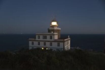 Faro Finisterre, visita obligada en la ruta gallega.