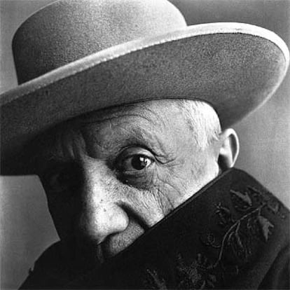 Pablo Picasso, fotografiado por Irving Penn en Cannes, en 1957.