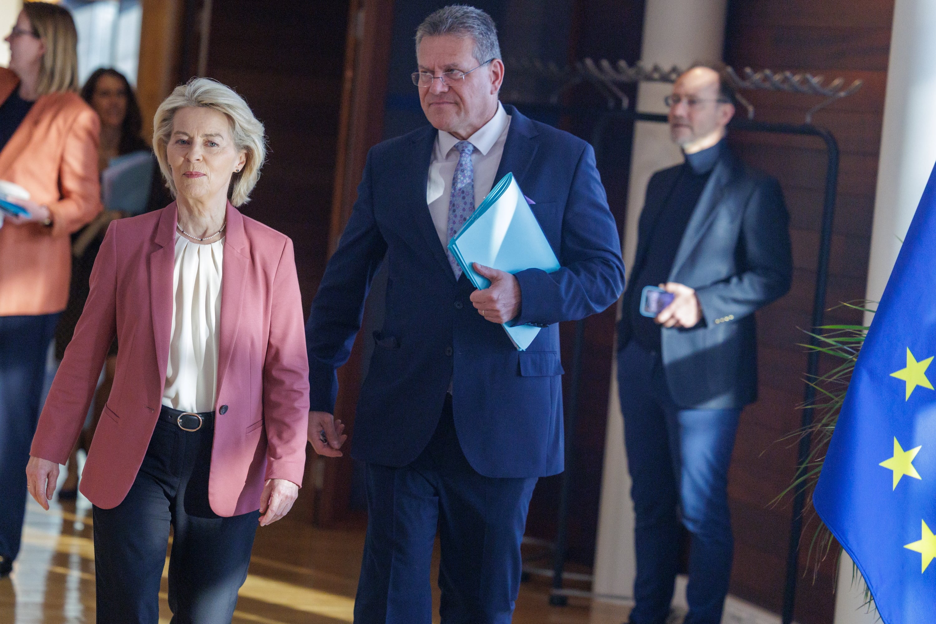 Bruxelles avverte Trump: minacce commerciali a Stato membro sono contro UE