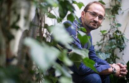 Joan Herrera, en el patio de la sede de ICV en Barcelona. 