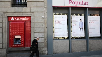 Sucursal del Banco Santander y del Banco Popular en Madrid.