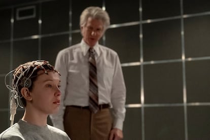 Millie Bobby Brown y Matthew Modine