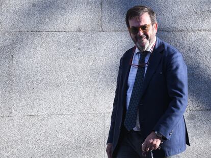 El magistrado conservador Vicente Guilarte a su llegada a una sesión extraordinaria para elegir a los magistrados del Tribunal Constitucional, en la sede del Consejo general del Poder Judicial (CGPJ), el 27 de diciembre de 2022.