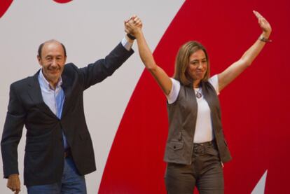 Alfredo Pérez Rubalcaba y Carme Chacón, en la Fiesta de la Rosa de los socialistas catalanes.