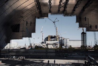 El nuevo sarcófago. Obras de la estructura para confinar definitivamente el viejo reactor.