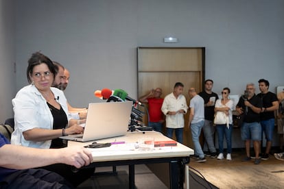 María Serrano, brigada de la Guardia Civil, este miércoles en Sevilla durante la rueda de prensa junto a miembros del sindicato mayoritario AUGC.