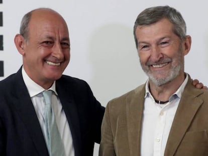 Julio Rodr&iacute;guez (derecha) y el secretario general saliente de Podemos en la ciudad de Madrid, Jes&uacute;s Montero.