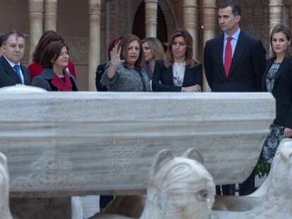 Los Príncipes de Asturias junto a Díaz, en la Alhambra.