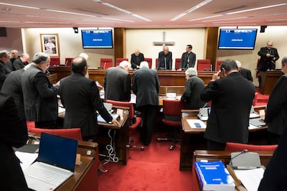 Asamblea plenaria extraordinaria organizada por la CEE para analizar el informe realizado por el Defensor del Pueblo, este lunes en Madrid.