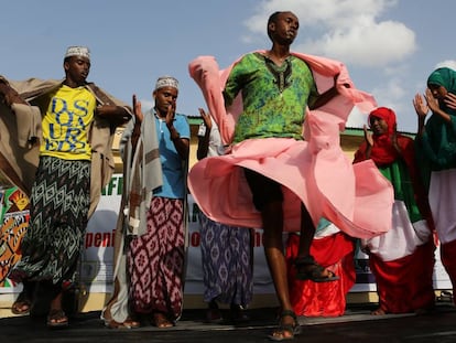 Danzas tradicionales de Somaliland en el centro cultural Hargeysa.