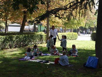 Los ni&ntilde;os de la escuela Santa Claus en el Retiro.