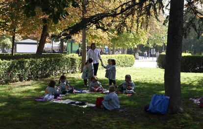 Los ni&ntilde;os de la escuela Santa Claus en el Retiro.