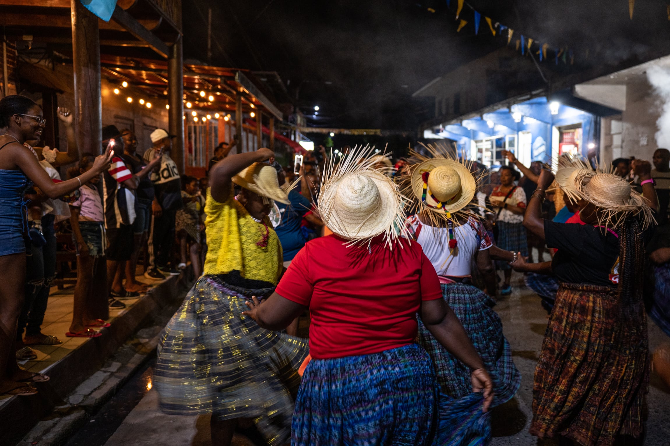 Los garífunas de Guatemala luchan por preservar su lengua frente a la migración y el abandono: “Nuestros libros son las canciones”