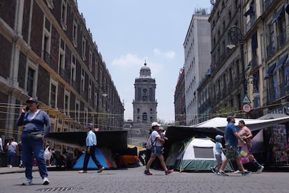 El Gobierno les ha propuesto reunirse con ellos este martes a las 10 de la mañana. A la mesa acudirían la secretaria de Gobernación, el secretario de Educación, el director general del ISSSTE y un representante de la Secretaría de Hacienda.