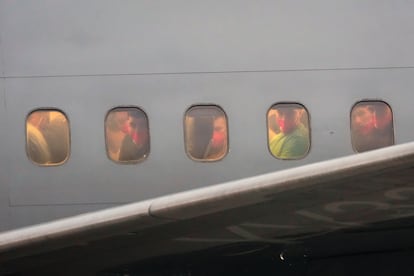 Los venezolanos deportado a El Salvador fueron acusados de pertenecer a la banda trasnacional Tren de Aragua. 