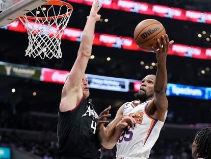 Kevin Durant anotó 31 puntos en la victoria de los Suns ante los Clippers.