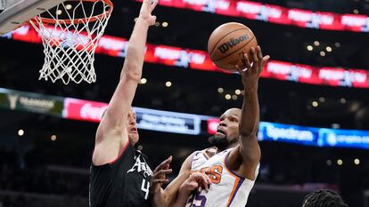 Kevin Durant anotó 31 puntos en la victoria de los Suns ante los Clippers.