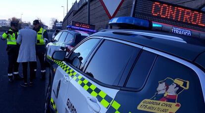 Control de la Guardia Civil de Tráfico en la provincia de Pontevedra durante Fin de Año.