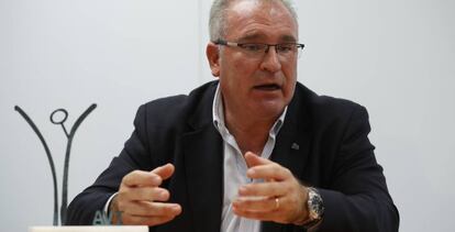 Alfonso Sánchez, presidente de la AVT, en la sede de la asociación.