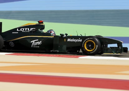 Las escuderías "menores" como el  bólido de Lotus de Trulli intentarán arañar algún punto en Bahrein