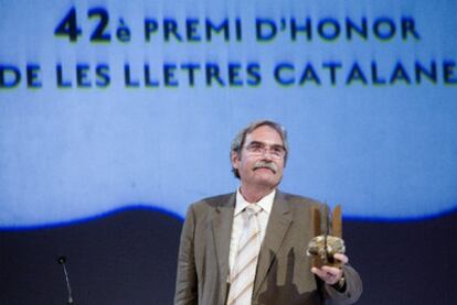 El Jaume Cabré anoche tras recibir el Premi d'Honor de Lletres Catalanes.