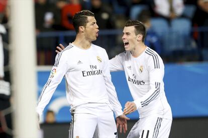 Cristiano celebra uno de sus dos goles con Bale.