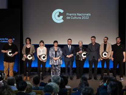 Foto de los premiados junto al presidente de la Generalitat de Cataluña, Pere Aragonès.