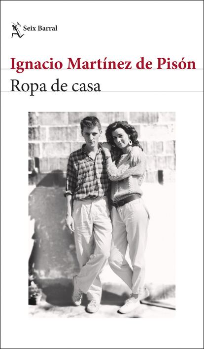 Portada del libro 'Ropa de casa', de Ignacio Martínez de Pisón