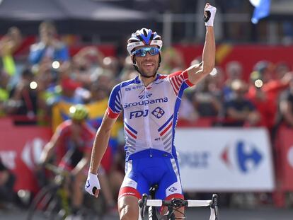 Thibaut Pinot celebra su victoria en la 19ª etapa de la Vuelta a España.