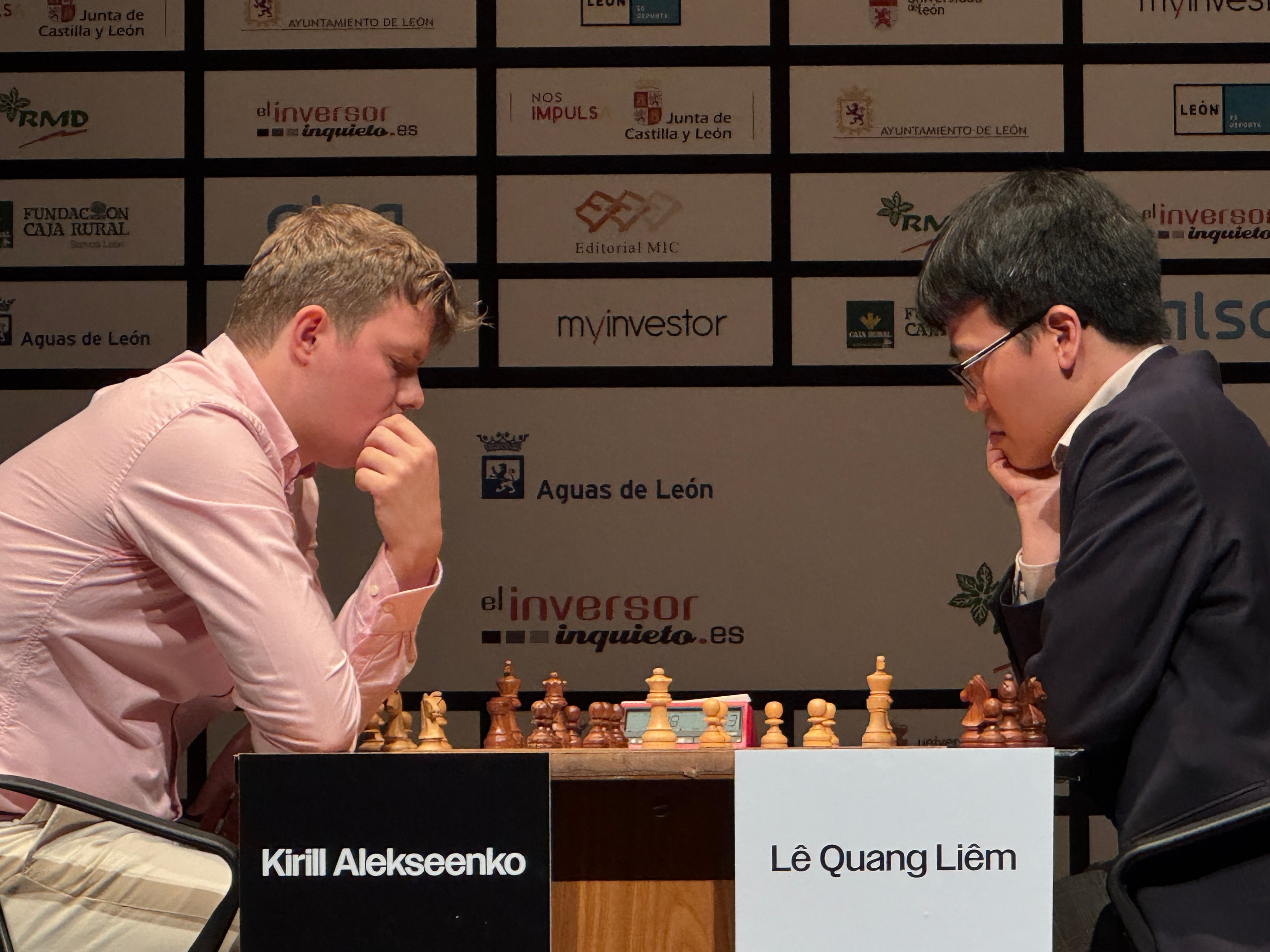 Alexeyenko y Le, durante la 2ª partida