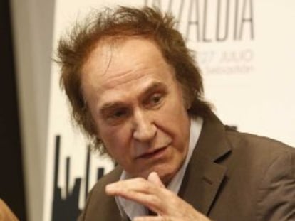 El líder de The Kinks, Ray Davies, atiende a los medios este martes en San Sebastián.