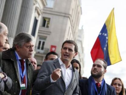 PP y Ciudadanos registran sendas iniciativas en el Congreso para que España reconozca al presidente de la Asamblea Nacional como jefe de Gobierno de Venezuela