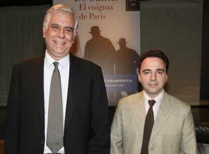 Alonso Cueto (izquierda) y Pablo de Santis, en la entrega del Premio Planeta-Casa de América en junio.