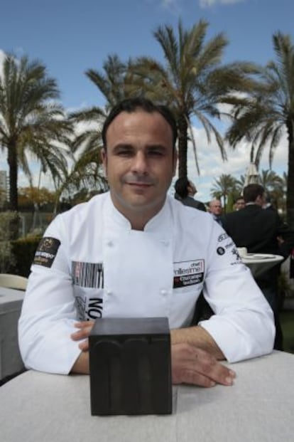 Ángel León con su premio Chef Millesime en Sevilla.