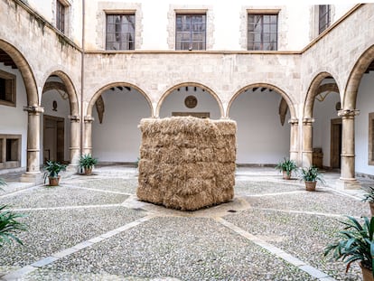 'Fio', de Cildo Meireles, en el Estudi General Lul·lià, en Palma de Mallorca