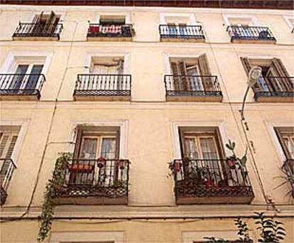 Fachada del edificio de la calle del Marqués de Santa Ana, 18.